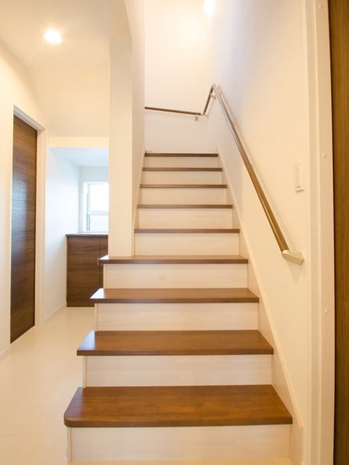 階段下の収納ではなく階段上の収納スペースを活用する Wiz Select Home Mile Travel
