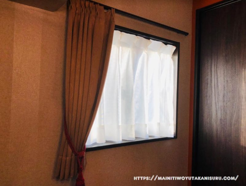 【質問回答】腰窓のカーテン丈（長さ）は窓枠下から10cm？20cm？その判断基準は？ WIZ SELECT home &amp; camping